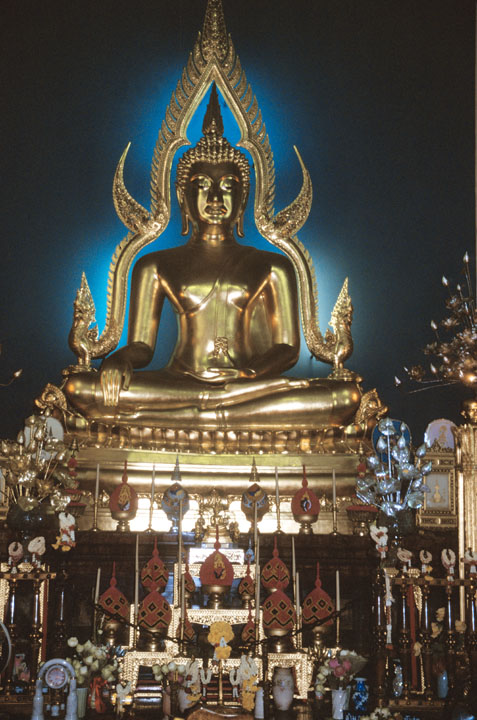 b_669m bangkok.jpg - Népal - Kathmandou, Bodnath bouddha et autel